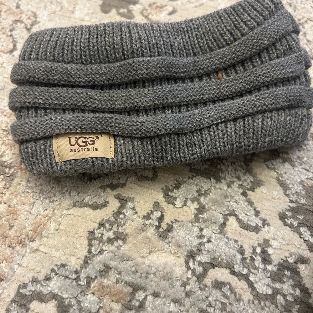 New UGG headband, warm and cozy, soft and stretchy fur inside